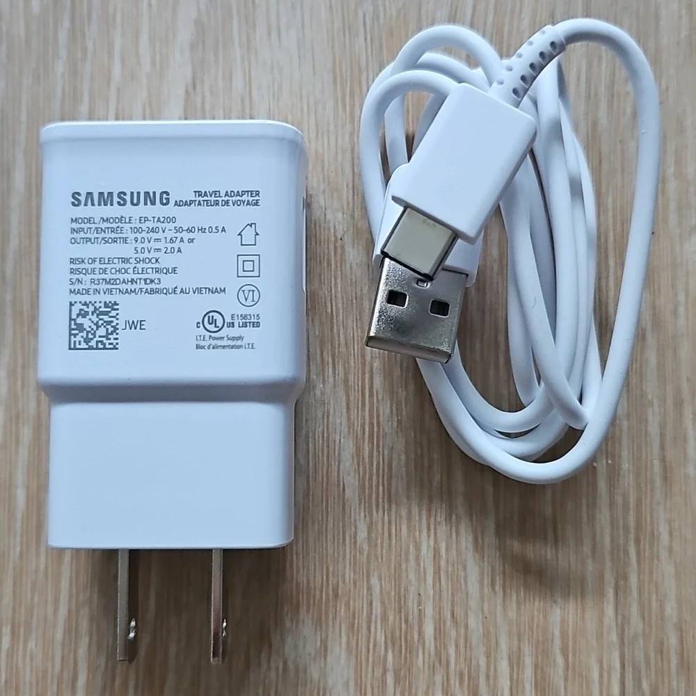 NWOB Samsung White USB Adaptive Fast Wall Charger and Cable